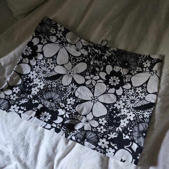Vintage Garage Black and White micro mini skirt - Picture 6 of 8
